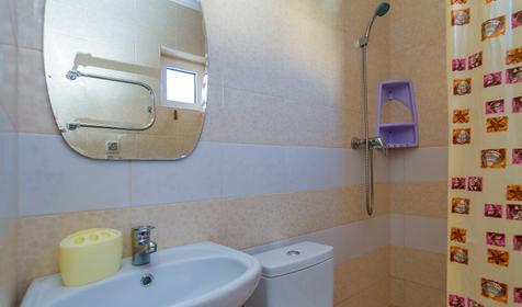 Двух-, трехместный люкс с балконом. Гостевой дом Винтаж, г. Сочи, Лазаревский район, п. Лазаревское