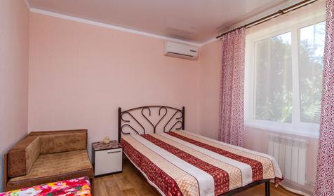 Трехместный люкс. Гостевой дом Винтаж, г. Сочи, Лазаревский район, п. Лазаревское