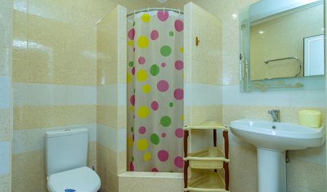 Двух-, трех-, четырехместный люкс с балконом. Гостевой дом Винтаж, г. Сочи, Лазаревский район, п. Лазаревское