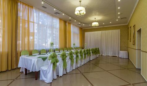 Кафе-ресторан. Гостиничный комплекс Изумруд, п. Мостовской, Краснодарский край.