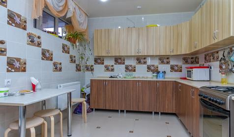 Кухня-столовая. Гостиница Абажур, г. Краснодар