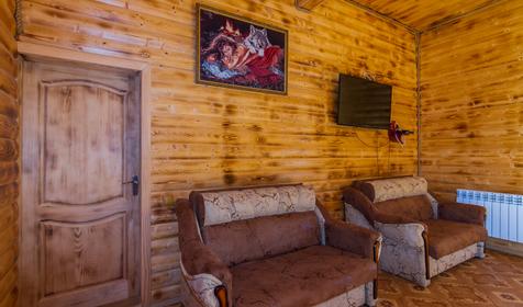 Четырехместный стандарт с балконом. Мини-гостиница Ника, п. Каменномостский