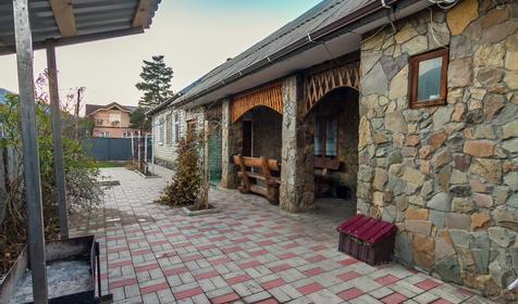 Коттедж. Гостевой комплекс "Юлена", п. Каменномостский