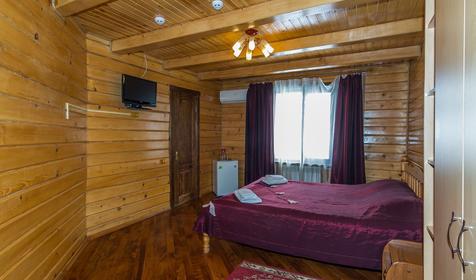 Двухместный с двуспальной кроватью. Гостиница Барская Усадьба. Республика Адыгея, Майкопский район, п. Каменномостский