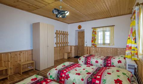 Гостевая комната для 5 человек с удобствами в номере. Крестьянско-фермерское хозяйство Усадьба Колхидские Ворота, Апшеронский район, Камышанова поляна