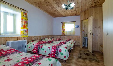 Гостевая комната для 5 человек с удобствами в номере. Крестьянско-фермерское хозяйство Усадьба Колхидские Ворота, Апшеронский район, Камышанова поляна
