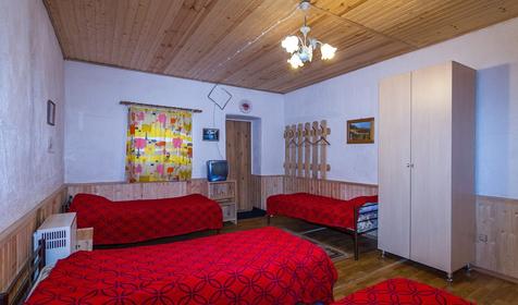 Гостевая комната для 5 человек с удобствами в номере. Крестьянско-фермерское хозяйство Усадьба Колхидские Ворота, Апшеронский район, Камышанова поляна