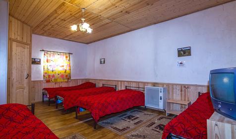 Гостевая комната для 5 человек с удобствами в номере. Крестьянско-фермерское хозяйство Усадьба Колхидские Ворота, Апшеронский район, Камышанова поляна