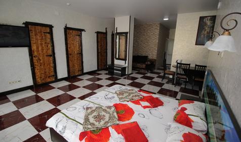 Трехместный