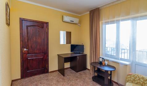 Четырехместный двухкомнатный полулюкс с балконом. Гостевой дом Верона, г. Анапа, п. Витязево