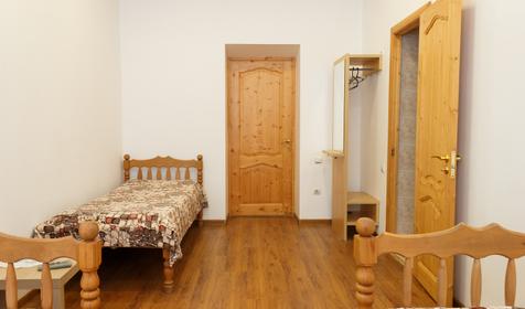 Трехместный