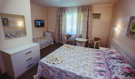 Комфорт с балконом трехместный