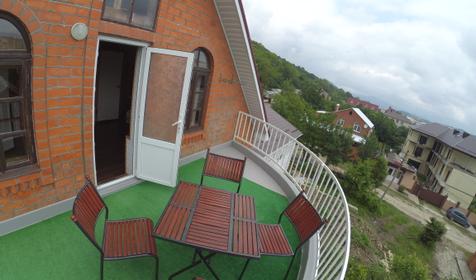 Двухкомнатный люкс с кухней, мансарда