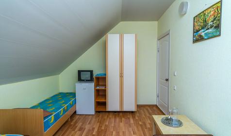 Трехместная мансарда. Гостевой дом Виктория, Туапсе, Дедеркой