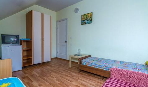 Трехместная мансарда. Гостевой дом Виктория, Туапсе, Дедеркой