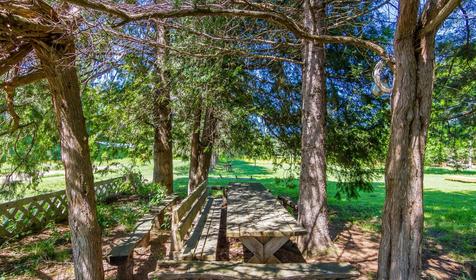 Гостиница Графство Хаджох летом, Республика Адыгея, пос. Каменномостский