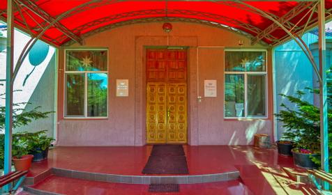 Гостиница Графство Хаджох летом, Республика Адыгея, пос. Каменномостский