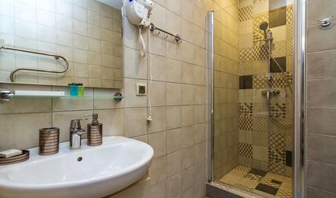 Делюкс с двумя раздельными кроватями и балконом. Отель Каштан, Даховская