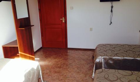 Трехместный