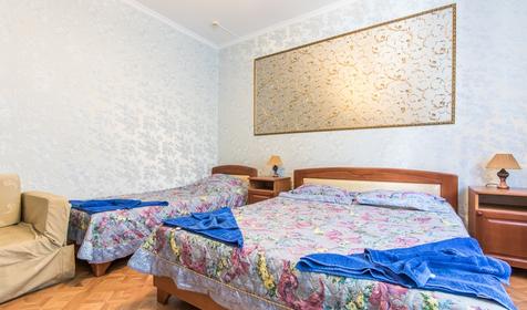 Трехместный