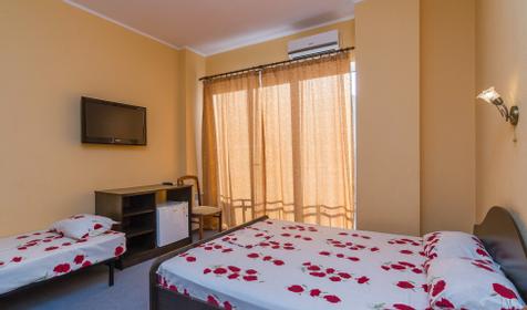 Трехместный стандарт. Гостиница АдмиралЪ, г. Геленджик, пос. Архипо-Осиповка