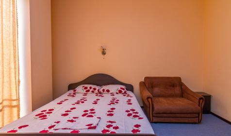 Трехместный стандарт. Гостиница АдмиралЪ, г. Геленджик, пос. Архипо-Осиповка