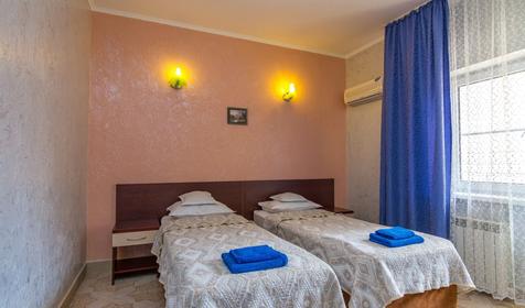 Трехместный стандарт с балконом. Отель Бавария, г. Анапа, п. Витязево