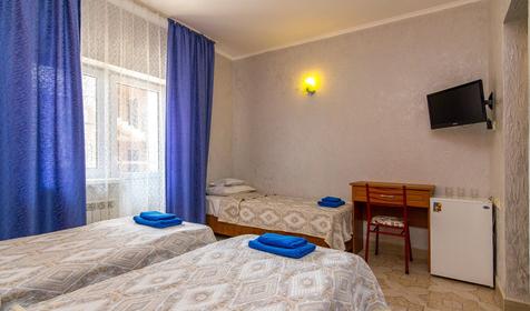 Трехместный стандарт с балконом. Отель Бавария, г. Анапа, п. Витязево