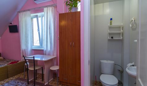 Бюджетный трехместный номер. Гостевой дом на Таманской, Анапа