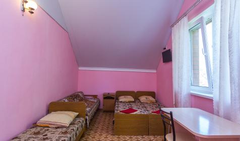 Бюджетный трехместный номер. Гостевой дом на Таманской, Анапа