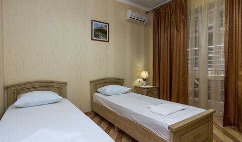 Полулюкс двухместный с видом на двор. Отель Золотые пески, Анапа, п. Витязево