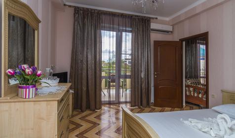 Семейный четырехместный двухкомнатный. Отель Золотые пески, Анапа, п. Витязево