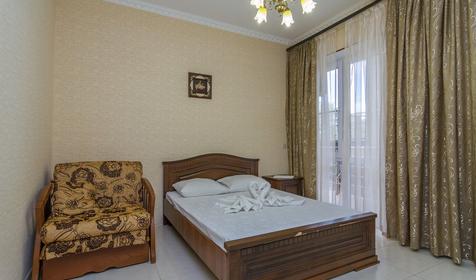 Полулюкс трехместный с видом на двор. Отель Золотые пески, Анапа, п. Витязево