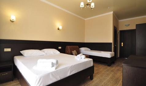 Полулюкс трехместный с балконом