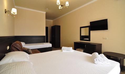 Полулюкс четырехместный с балконом