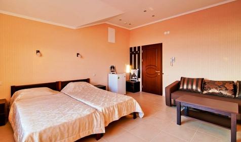 Студия четырехместная с балконом и видом на море