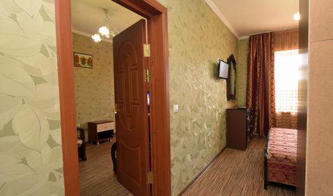 Люкс двухкомнатный четырехместный (2-4 этаж)