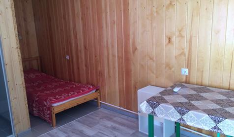 Четырехместный во дворе