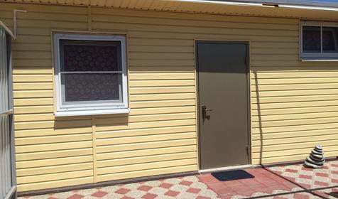 Четырехместный во дворе