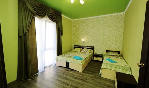 Трехместный с балконом. Мини-гостиница Абрикос, Геленджик, Кабардинка