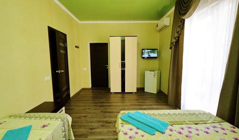 Трехместный с балконом. Мини-гостиница Абрикос, Геленджик, Кабардинка