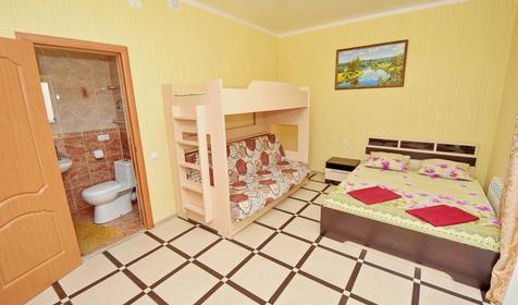 Пятиместный с балконом. Мини-гостиница Абрикос, г. Геленджик, п. Кабардинка