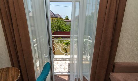 Комфорт плюс с балконом. Гостевой дом Артемида, Геленджик, Архипо-Осиповка