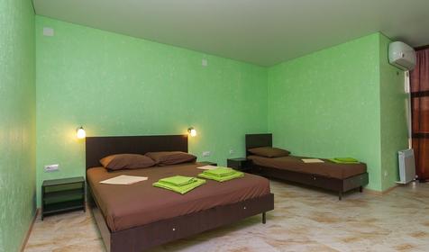 Улучшенный трехместный. Гостевой дом Легенда, г. Геленджик, с. Дивноморское