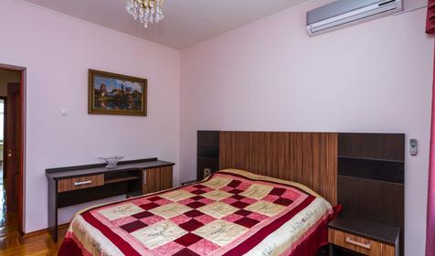 Трехкомнатный с гостиной и кухней. Гостевой дом на Новороссийской, Геленджик, Кабардинка