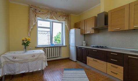 Трехкомнатный с гостиной и кухней. Гостевой дом на Новороссийской, Геленджик, Кабардинка