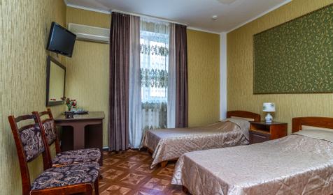 Трехместный номер с раздельными кроватями. Частная гостиница Изумрудная, Геленджик