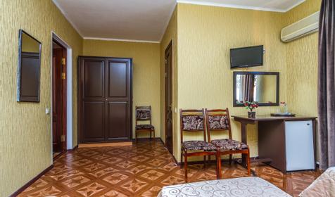 Трехместный номер с раздельными кроватями. Частная гостиница Изумрудная, Геленджик