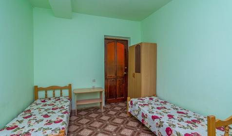 Эконом четырехместный, цоколь. Гостиница Дельфин, г. Анапа, п. Витязево