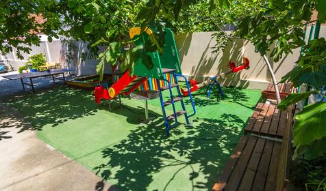 Семейный дворик